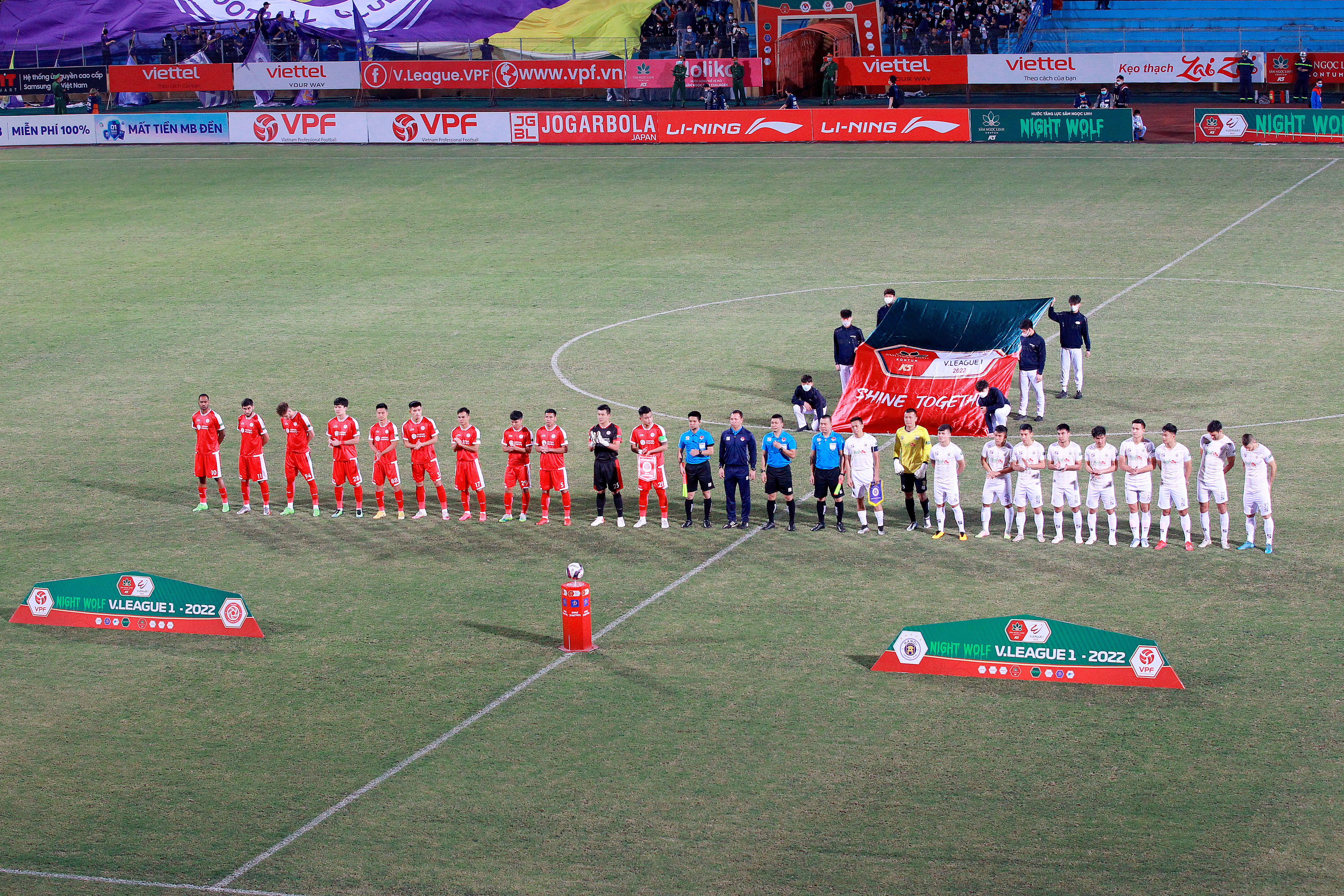 Đây cũng là trận đấu cuối cùng của tiền vệ số 19 tại V.League 2022, trước khi anh xuất ngoại, tìm bến đỗ mới. Hợp đồng của Quang Hải với đội bóng của bầu Hiển kết thúc vào ngày 12/4/2022.