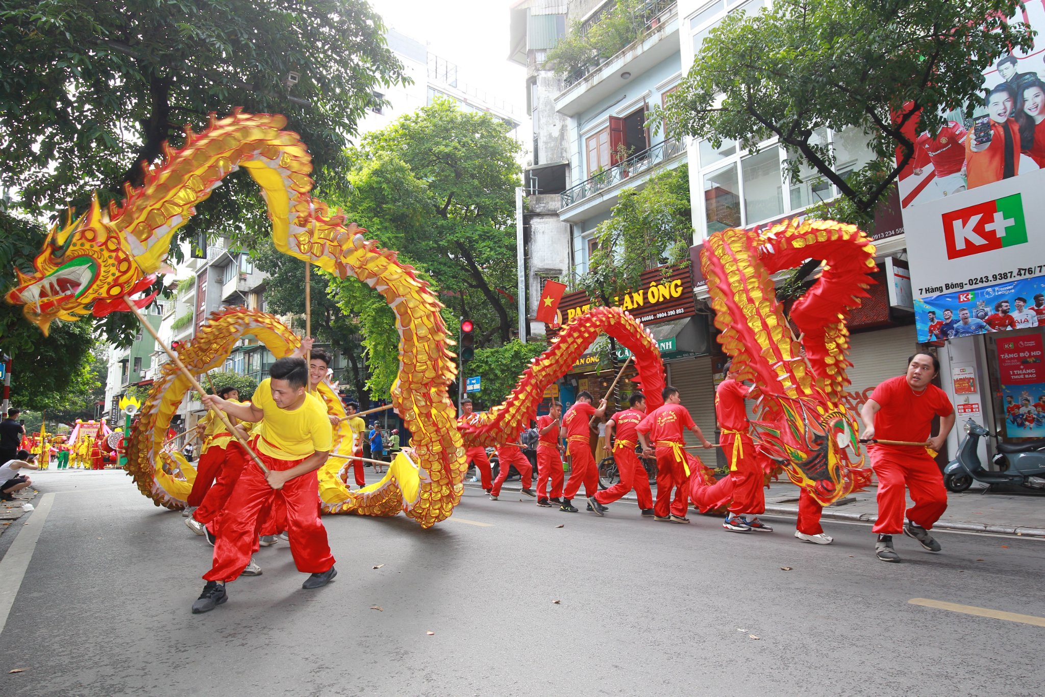 Lễ rước theo nghi lễ truyền thống xuất phát từ đình Yên Thái đi qua các tuyến phố: Hàng Mành-Hàng Nón-Hàng Quạt-Lương Văn Can-Hàng Gai-Quảng trường Đông Kinh Nghĩa Thục-Tượng đài vua Lý Thái Tổ-Hàng Trống-Hàng Bông và kết thúc về đình Yên Thái./.