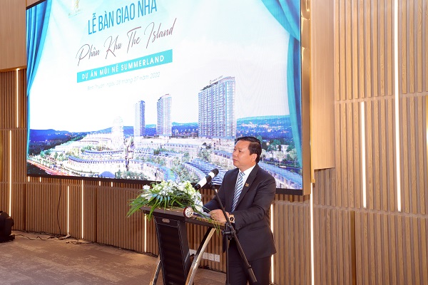 Ông Nguyễn Công Bình, Tổng giám đốc Hưng Lộc Phát Phan Thiết phát biểu tại lễ bàn giao nhà phân khu The Island vào cuối tháng 7/2022.