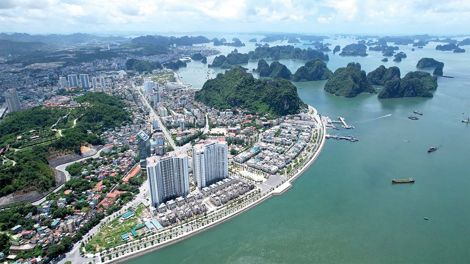 Diện mạo đô thị Quảng NInh ngày càng xanh, sạch, đẹp và văn minh 	ảnh: đỗ phương