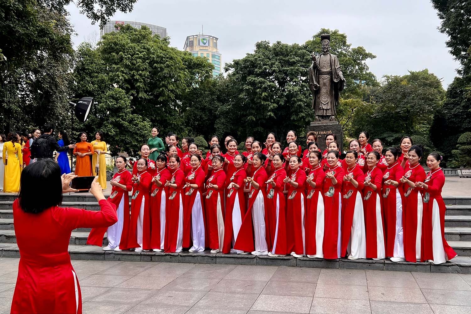 Thông qua sự kiện, ngành du lịch Hà Nội tạo cơ hội quảng bá, giới thiệu, giao lưu, hợp tác cùng phát triển giữa doanh nghiệp du lịch Hà Nội với các nghệ nhân, nhà thiết kế thời trang áo dài”.