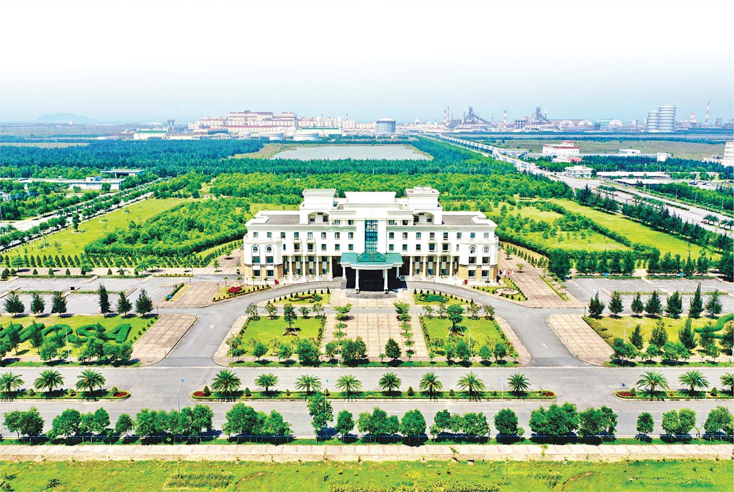 Toàn cảnh Công ty FHS Hà Tĩnh nhìn từ tòa nhà hành chính