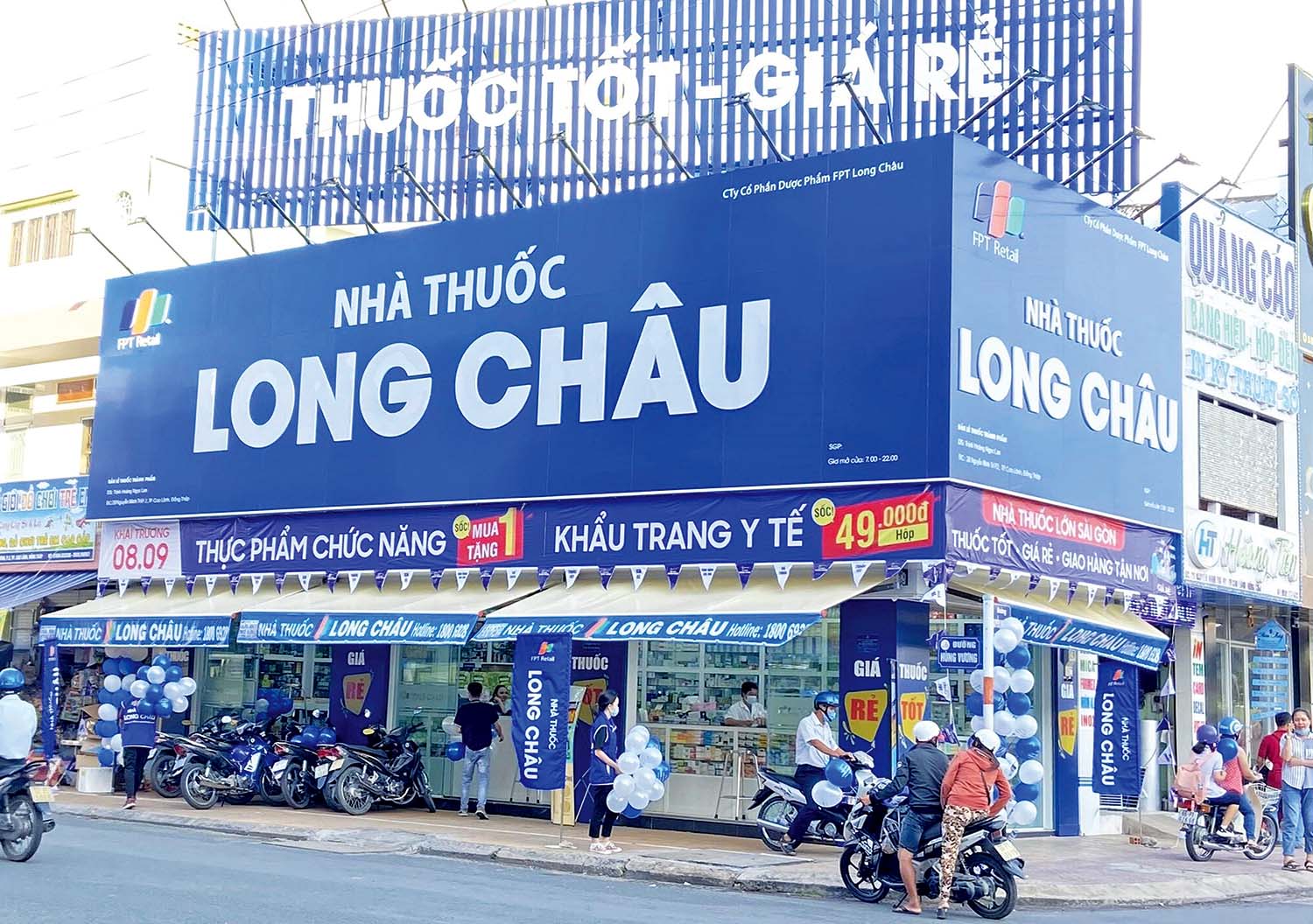 Các chuỗi bán lẻ dược phẩm không ngừng mở rộng quy mô, gia tăng độ phủ. Trong ảnh: Chuỗi nhà thuốc Long Châu của FPT Retail