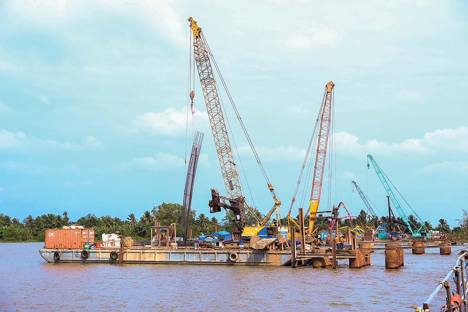 Thi công cầu Rạch Miễu 2 	Ảnh: Nhật Bắc