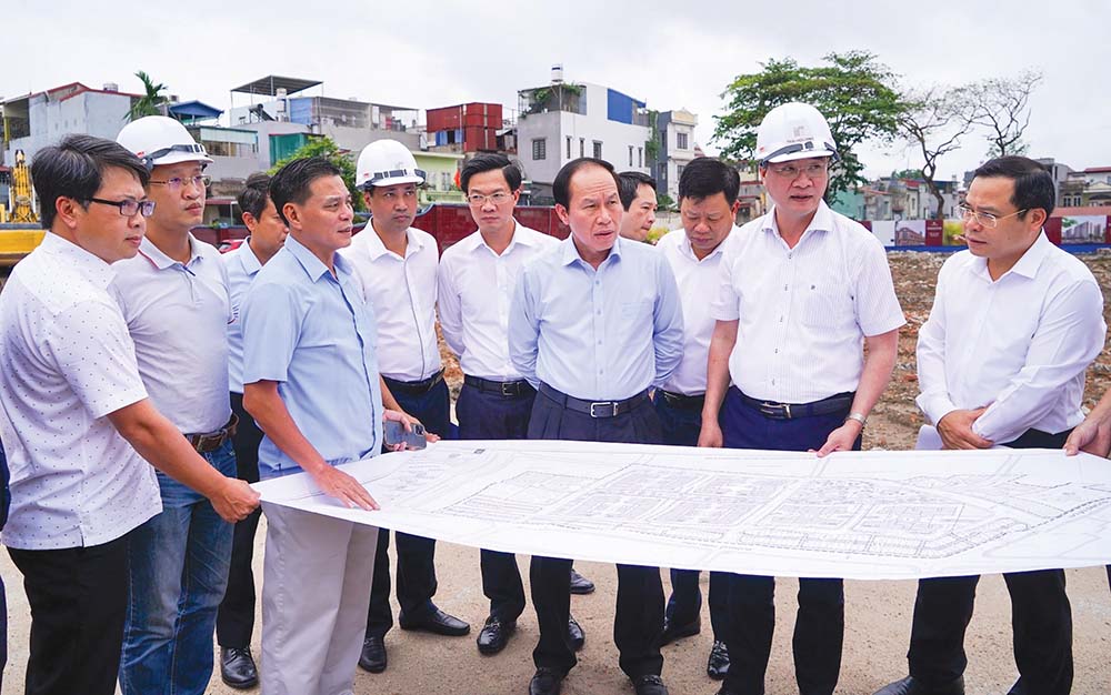 Lãnh đạo TP. Hải Phòng kiểm tra thực địa tại Dự án Khu nhà ở xã hội Quang Vinh 	Ảnh: Đàm Thanh