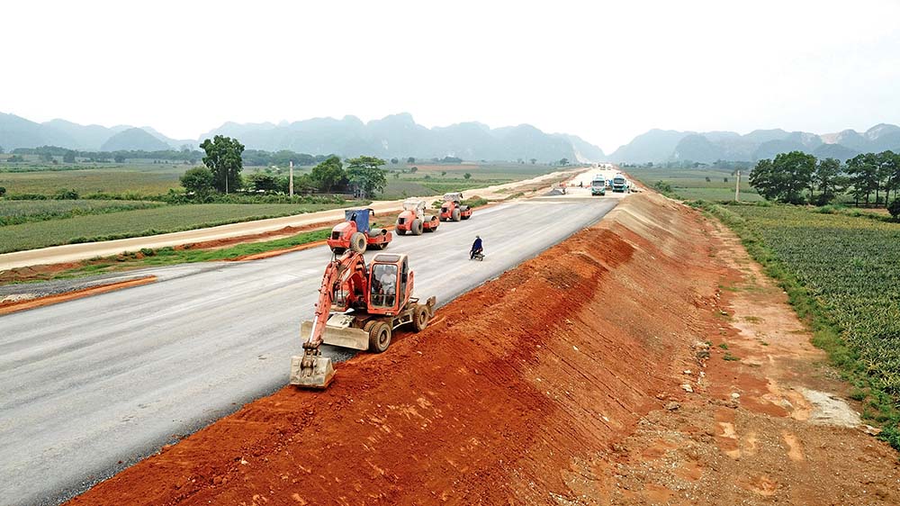 Giá vật liệu tăng khiến nhà thầu càng làm càng lỗ khi thi công Dự án Mai Sơn - Quốc lộ 45  	Ảnh: Anh Minh