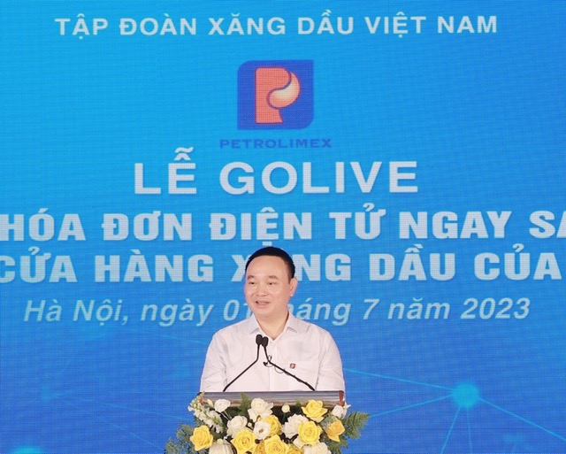 Phó bí thư Đảng ủy, Ủy viên HĐQT, Tổng giám đốc Petrolimex Đào Nam Hải, khai mạc lễ Golive giải pháp phát hành HĐĐT ngay sau từng lần bán hàng tại hệ thống CHXD toàn quốc