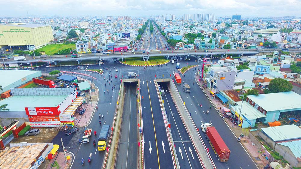 Hạ tầng giao thông thuận lợi giúp các Dự án bất động sản tăng giá. Trong ảnh: Hầm chui An Sương kết nối TP.HCM đi Tây Ninh