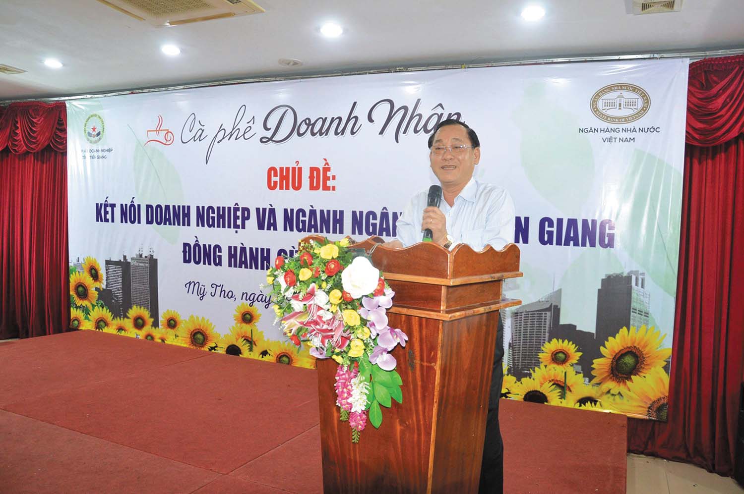 Ông Nguyễn Văn Vĩnh, Chủ tịch UBND tỉnh Tiền Giang chia sẻ thông tin với doanh nghiệp tại cuộc gặp gỡ Cà phê doanh nhân