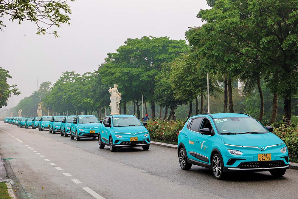 Hành động để thúc đẩy tăng trưởng xanh là xu hướng hiện nay. Trong ảnh: taxi Xanh SM tiên phong trong lĩnh vực giao thông xanh