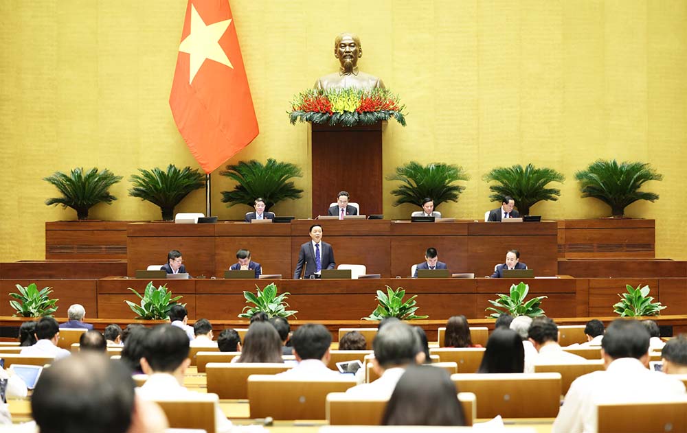 Phó thủ tướng Trần Hồng Hà báo cáo hướng giải quyết những vấn đề nóng được đại biểu Quốc hội, cử tri quan tâm 	Ảnh: Đ.T