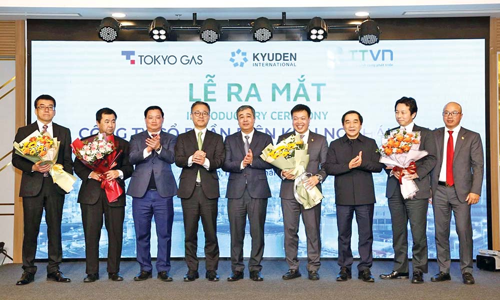 Lãnh đạo tỉnh Thái Bình chúc mừng Công ty cổ phần Điện khí LNG Thái Bình (doanh nghiệp thực hiện Dự án của liên danh Tokyo gas - Kyuden - TTVN Group)
