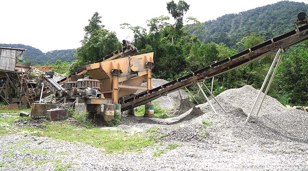 Công ty TNHH Minh Khang (nhà thầu Dự án tuyến đường ĐH1) đang tự ý khai thác đá