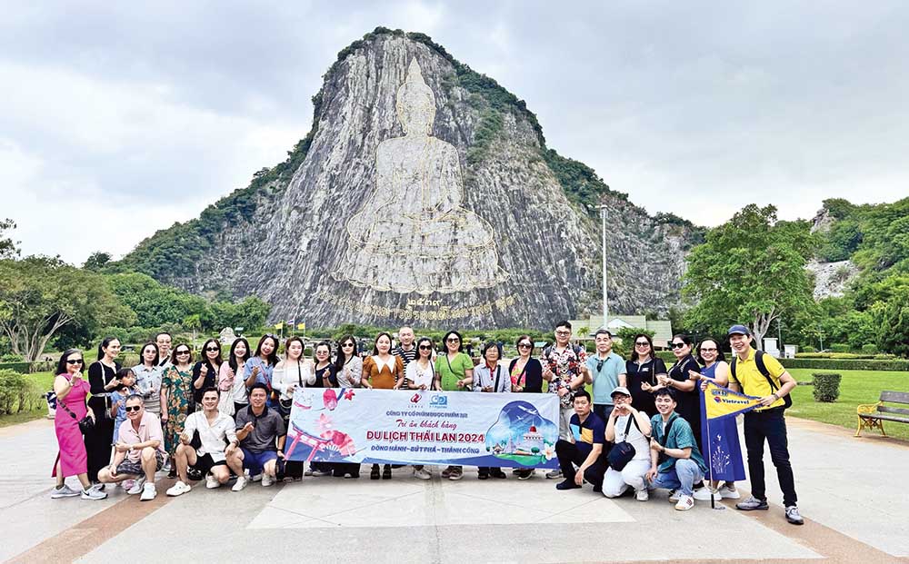 Nhóm khách Việt trong một tour du lịch Thái Lan