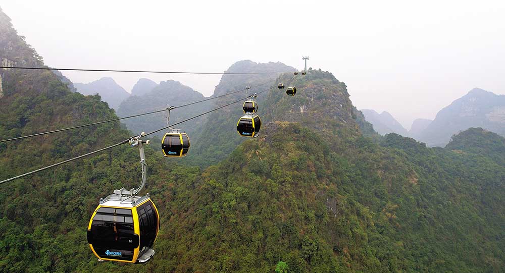 Tuyến cáp treo Hương Bình có độ dài khoảng 3 km, sử dụng công nghệ cáp treo của Cộng hòa Áo