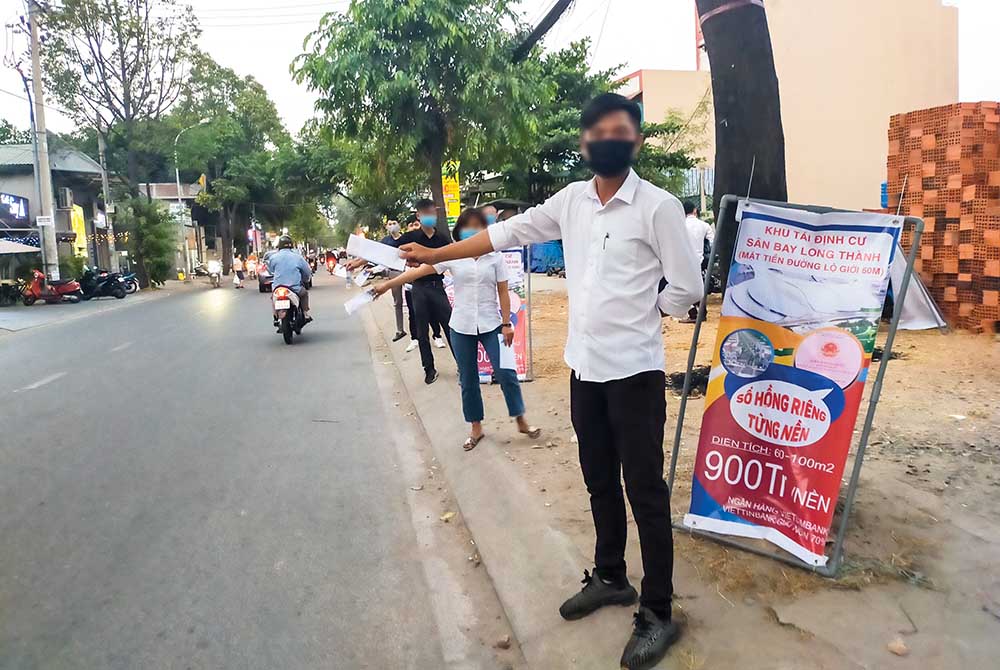Môi giới bất động sản “dàn hàng” rao bán đất tái định cư	
