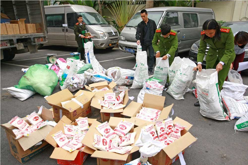 Cơ quan chức năng kiểm tra, xử lý lô hàng mì chính giả