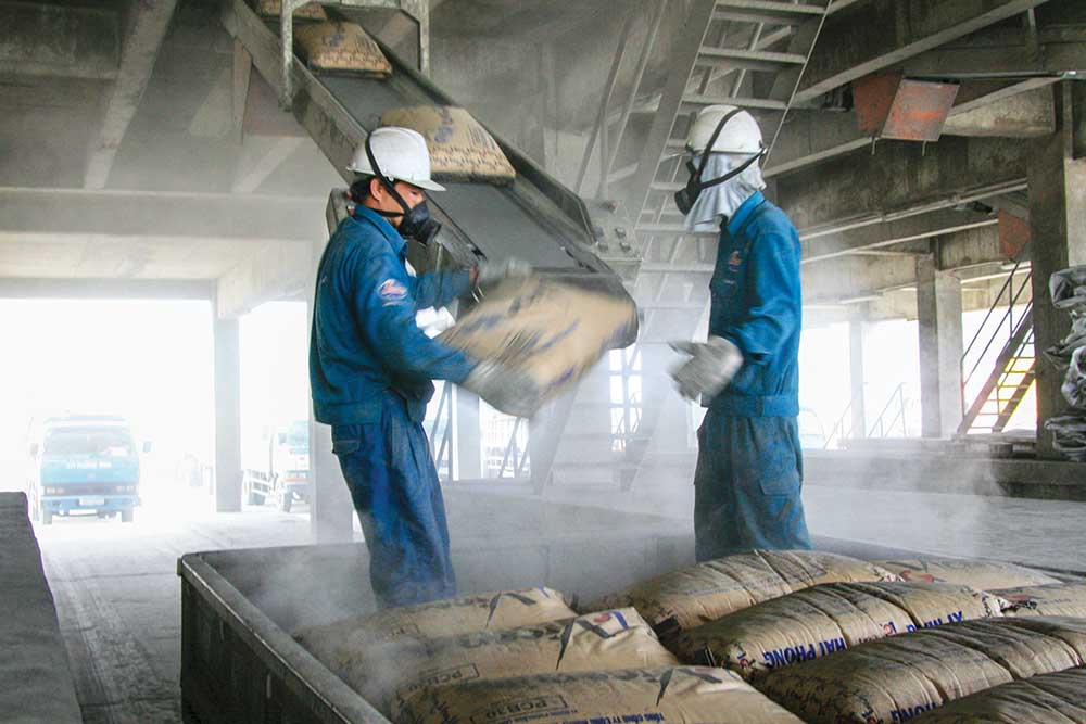 Giá điện tăng ảnh hưởng đến nhiều ngành sản xuất, trong đó có xi măng (Ảnh: Đức Thanh)