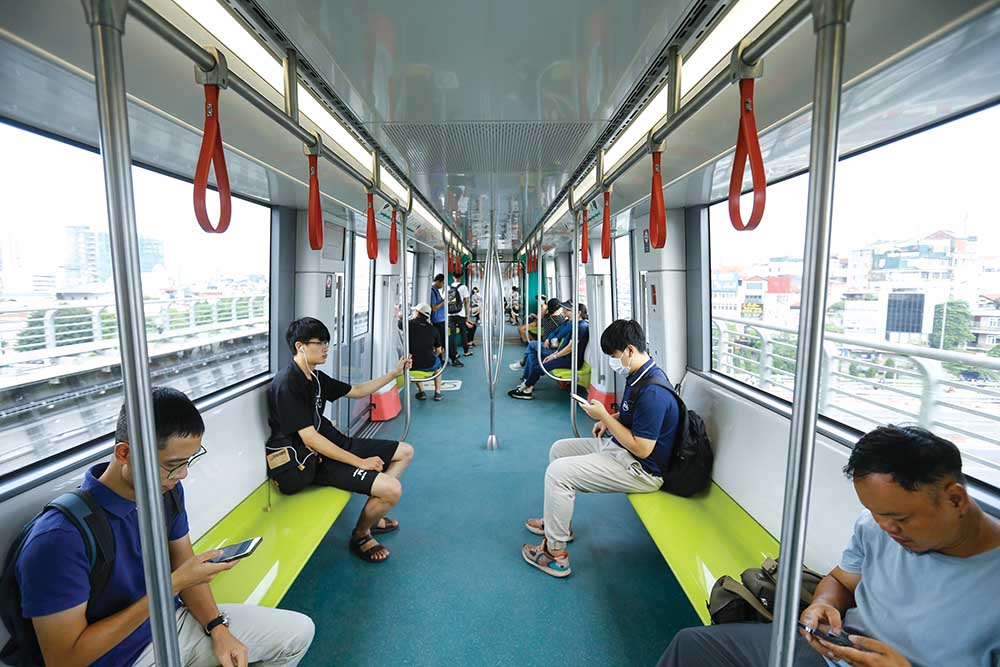 Nhiều chính sách đang được đề xuất để khuyến khích khu vực kinh tế tư nhân tham gia cùng Nhà nước đầu tư các Dự án đường sắt tốc độ cao, đường sắt đô thị.  Trong ảnh: Tuyến đường sắt đô thị Nhổn - ga Hà Nội đã đưa vào vận hành đoạn trên cao Nhổn - Cầu Giấy (Ảnh: Đức Thanh)