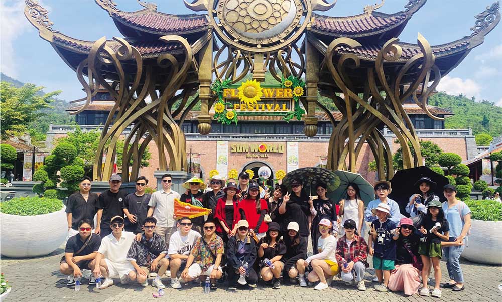 Lượng khách đặt tour theo nhóm đang tăng mạnh trong những ngày đầu hè 2025