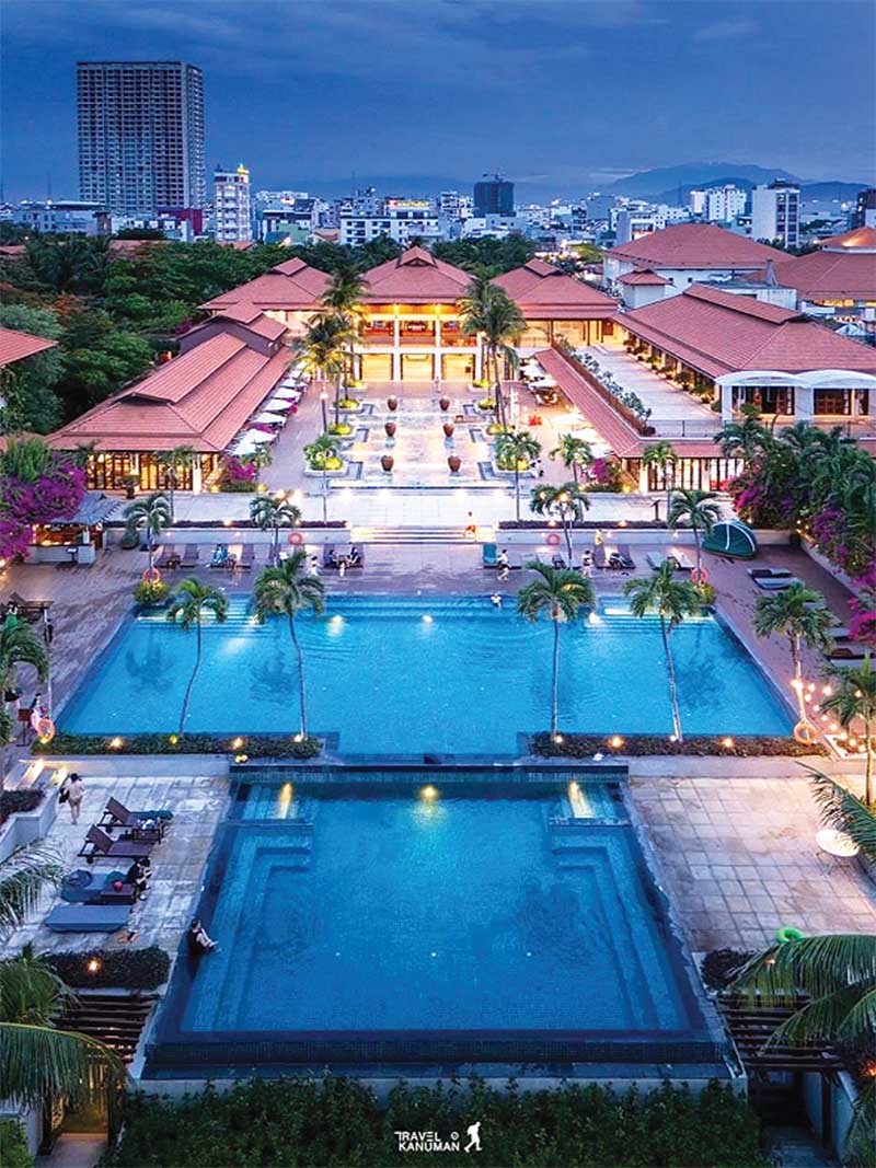 Hồ vô cực bên trong khu nghỉ dưỡng biển 5 sao đầu tiên tại Việt Nam - Furama Resort Đà Nẵng