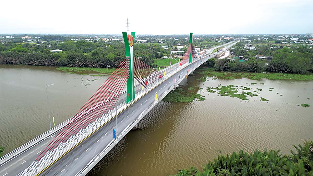 Dự án đường Vành đai TP. Tân An đang phát huy hiệu quả tích cực. Trong ảnh: Cầu bắc qua sông Vàm Cỏ Tây - công trình quan trọng thuộc Dự án đường Vành đai TP. Tân An  	Nguồn: Báo và Đài PT-TH Long An