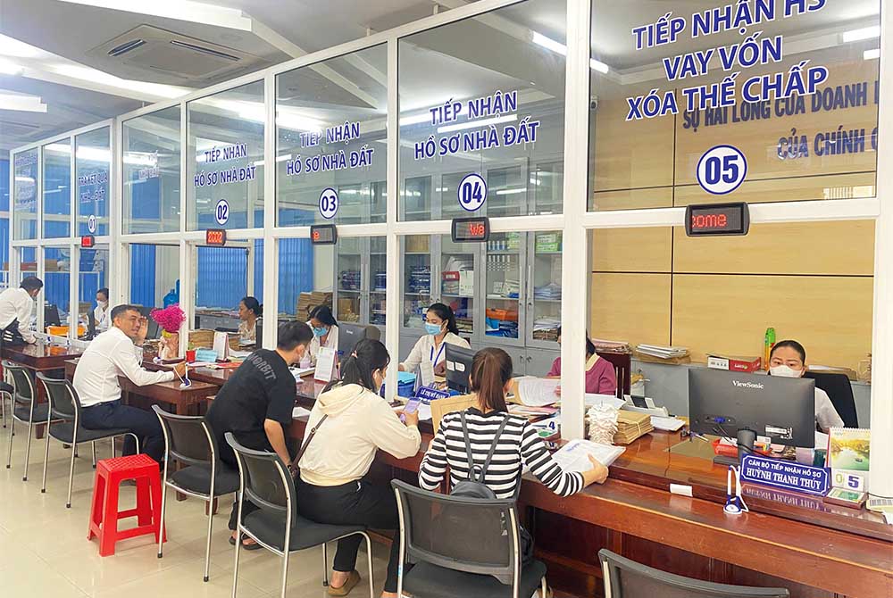 Bộ phận giải quyết thủ tục hành chính một cửa tỉnh Trà Vinh phục vụ hiệu quả người dân và doanh nghiệp