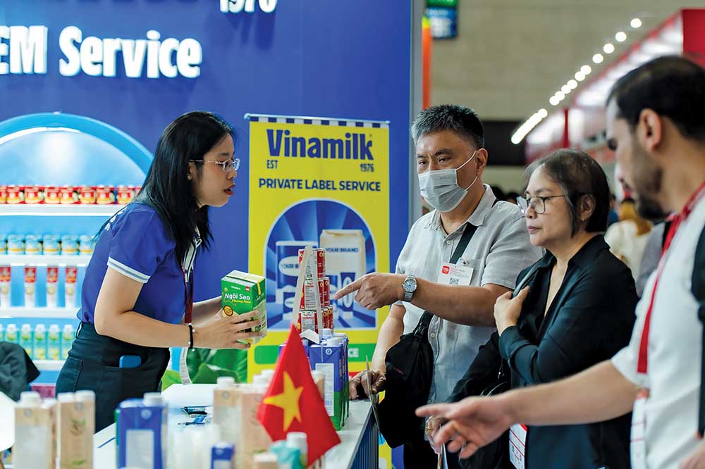 Gian trưng bày Vinamilk hiện diện ấn tượng tại ThaiFex Anuga Asia 2025 và thu hút sự quan tâm của nhiều khách tham quan
