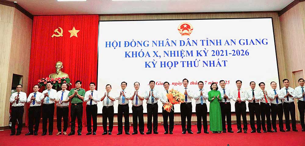 Thành viên UBND tỉnh An Giang ra mắt
