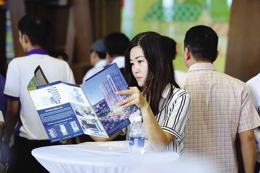 Với mức giá nhà không ngừng tăng, giấc mơ an cư của người trẻ ngày càng xa vời  (Ảnh: Gia Anh)