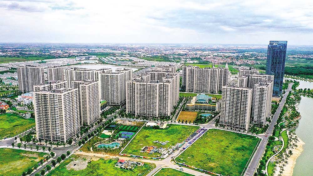 Giá nhà tại các thành phố lớn như Hà Nội, TP.HCM lên đến hàng trăm triệu đồng/m2, vượt tầm với của nhiều người