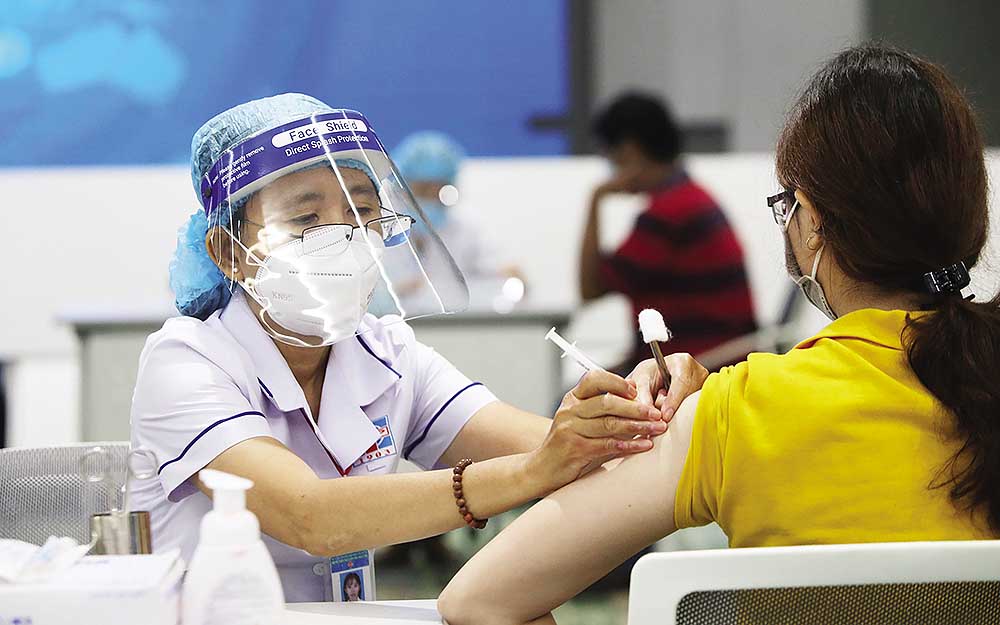 Tiêm vắc-xin là biện pháp phòng bệnh hiệu quả và ít tốn kém nhất