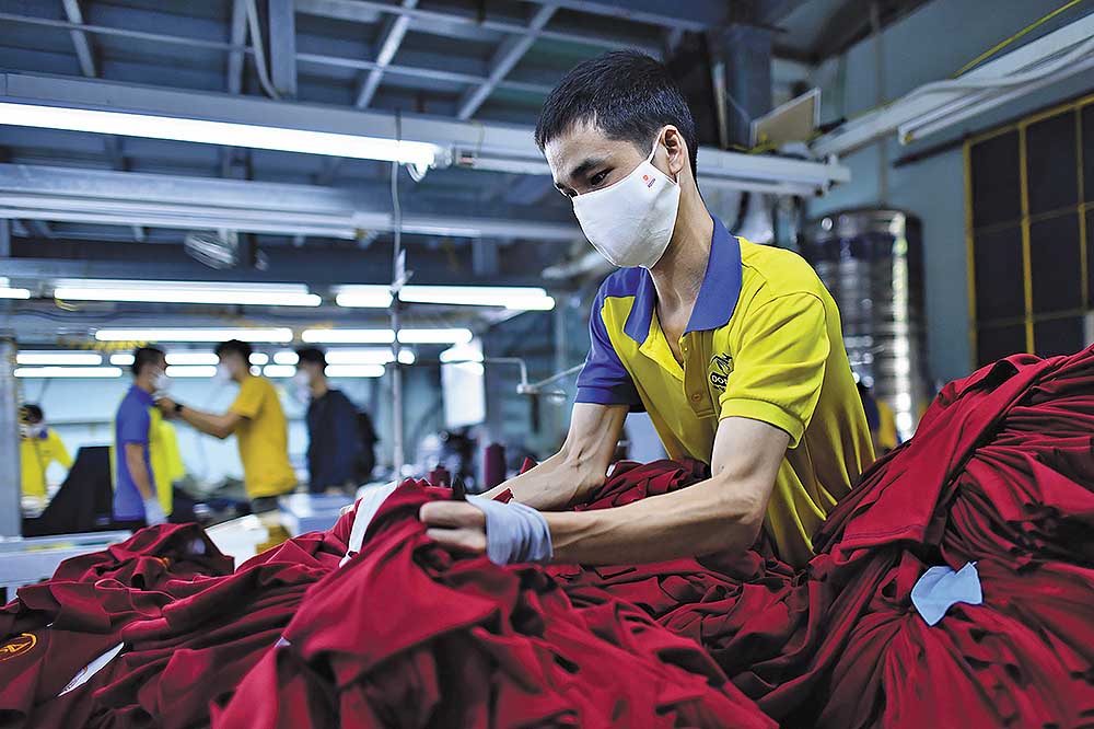 doanh nghiệp dệt may đang phụ thuộc nhiều vào nguồn nguyên phụ liệu nhập khẩu (Ảnh: l.t
