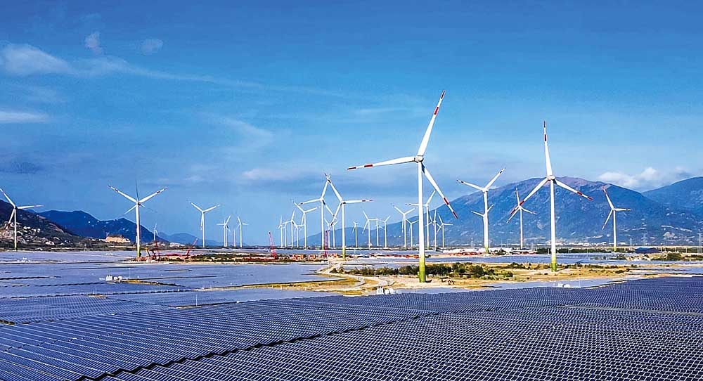Quan hệ hợp tác Việt Nam - Singapore ngày càng phát triển. Trong ảnh: Dự án điện gió, điện mặt trời tại Việt Nam của Tập đoàn Sembcorp (Singapore) (Ảnh: Lê Toàn)