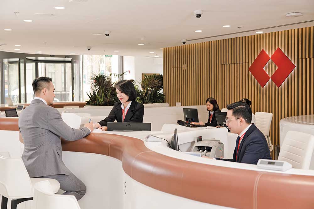 Techcombank “ghi điểm” với mạng lưới ngân hàng bán lẻ cùng hiệu suất sinh lời vượt trội