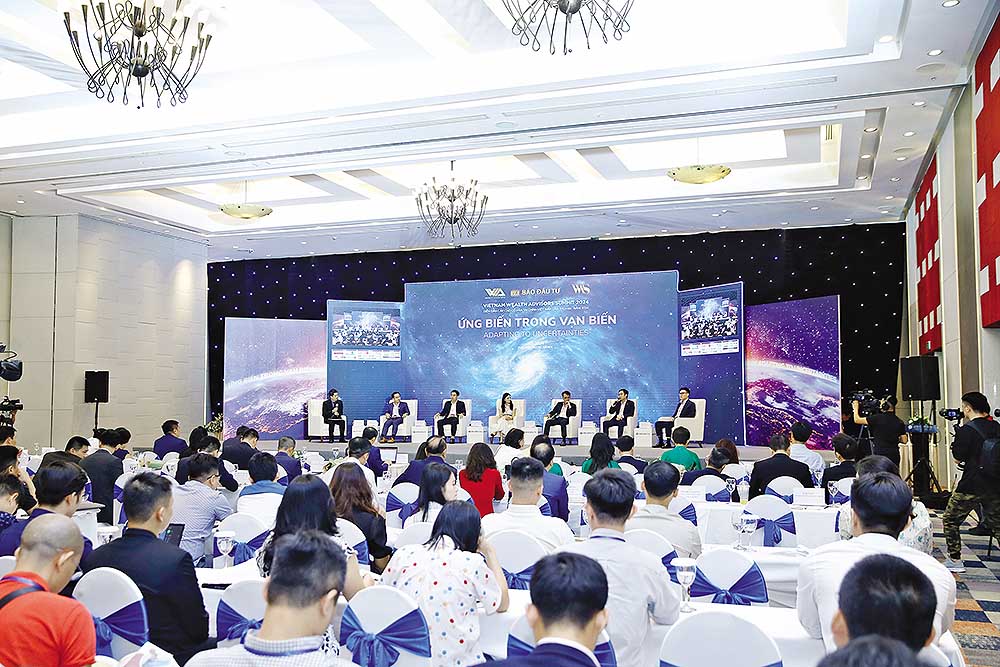 Rót vốn vào kênh đầu tư nào để quản lý rủi ro và tối ưu hóa lợi nhuận là vấn đề luôn được nhà đầu tư quan tâm qua các kỳ tham dự Diễn đàn Cấp cao cố vấn tài chính Việt Nam	(Ảnh: Đức Thanh)