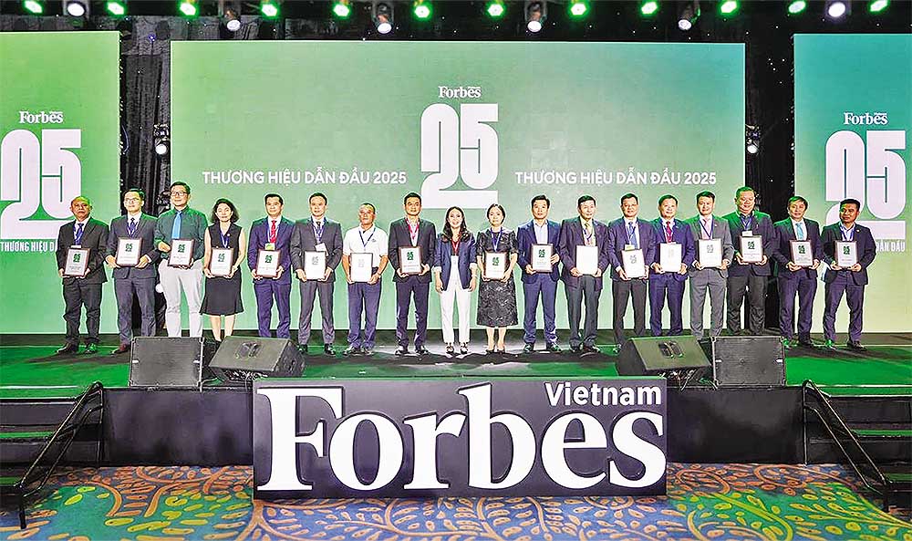 AIG được vinh danh Top 25 thương hiệu dẫn đầu Việt Nam do Forbes Việt Nam bình chọn