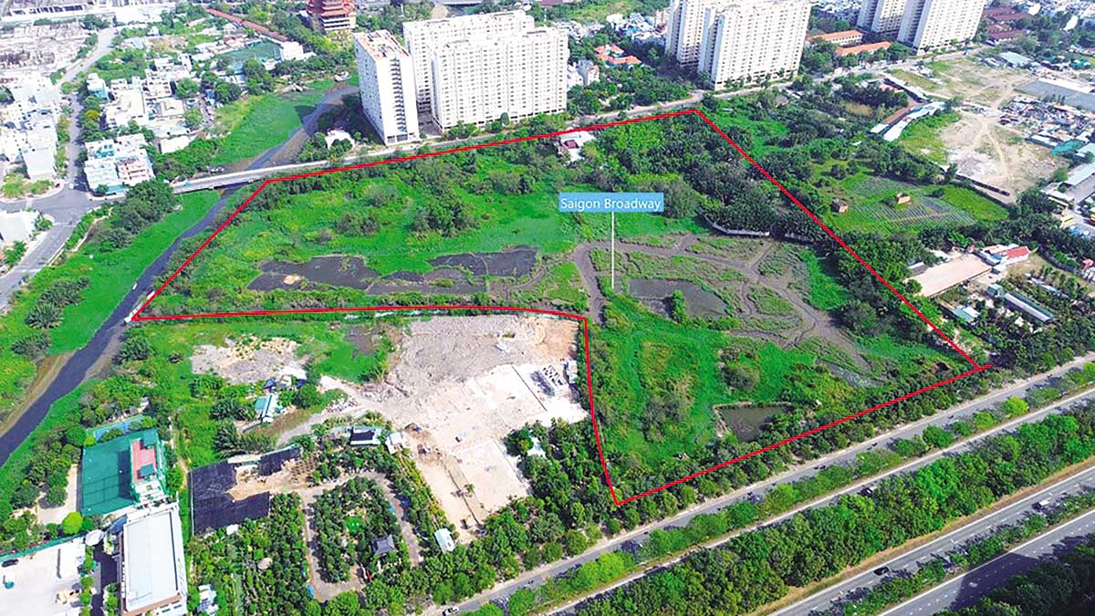 doanh nghiệp địa ốc đang nhắm vào các lô đất thế chấp ngân hàng. Trong ảnh: Dự án Sài Gòn Broadway đã được VPBank bán lại