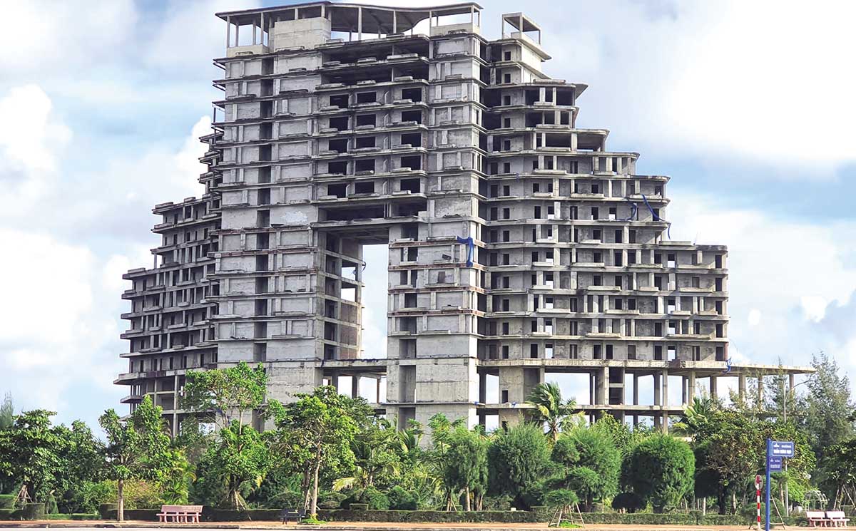 Công trình vẫn trơ khung