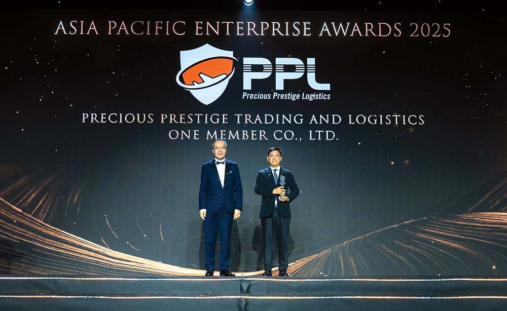 Ông Đỗ Hoàng Phương, Chủ tịch kiêm Tổng giám đốc PPL nhận giải thưởng “Corporate Excellence Awards” tại APEA 2025