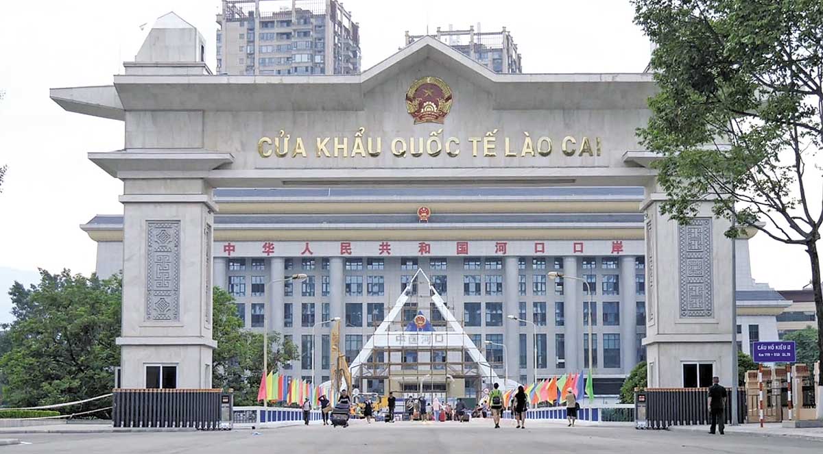 Lợi dụng việc qua lại Cửa khẩu quốc tế Lào Cai không kiểm tra con người, nhiều đối tượng đã tổ chức vận chuyển vàng lậu quy mô lớn