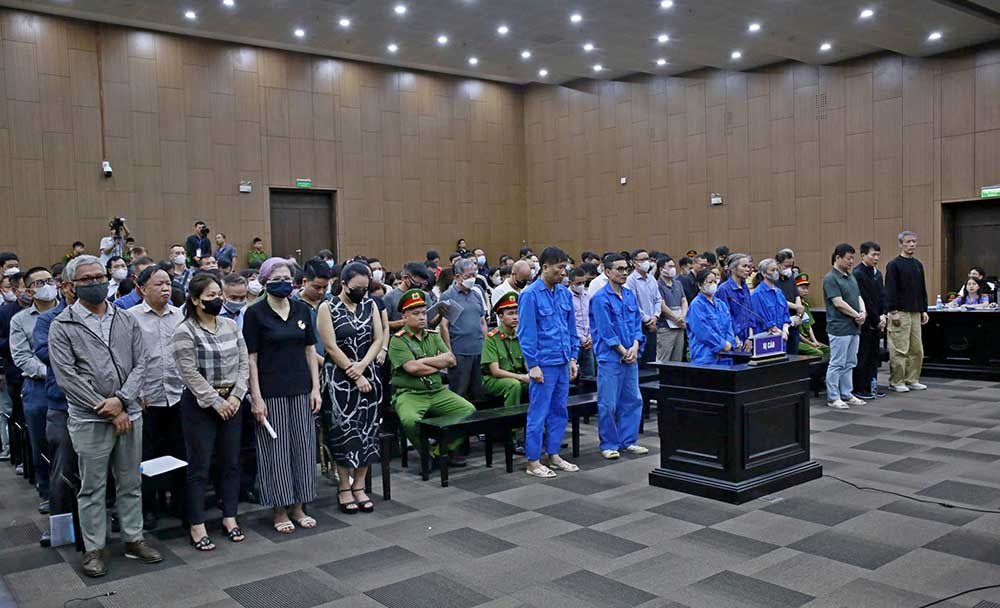 Các bị cáo bị đưa ra xét xử tại phiên tòa sơ thẩm