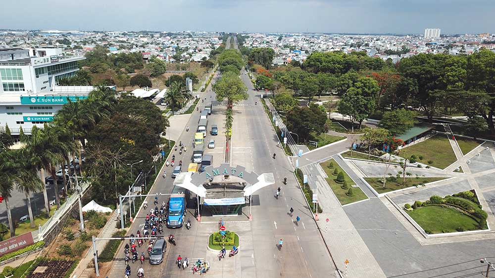 bất động sản công nghiệp đang thu hút dòng vốn đầu tư lớn. Trong ảnh: Khu công nghiệp AMATA (Đồng Nai)