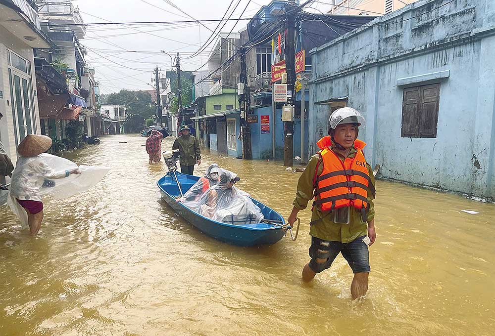 Chỉ trong vòng 1 tuần, TP. Huế “gánh” liên tiếp 3 trận lũ kinh hoàng (Ảnh: Nhiệt Băng)