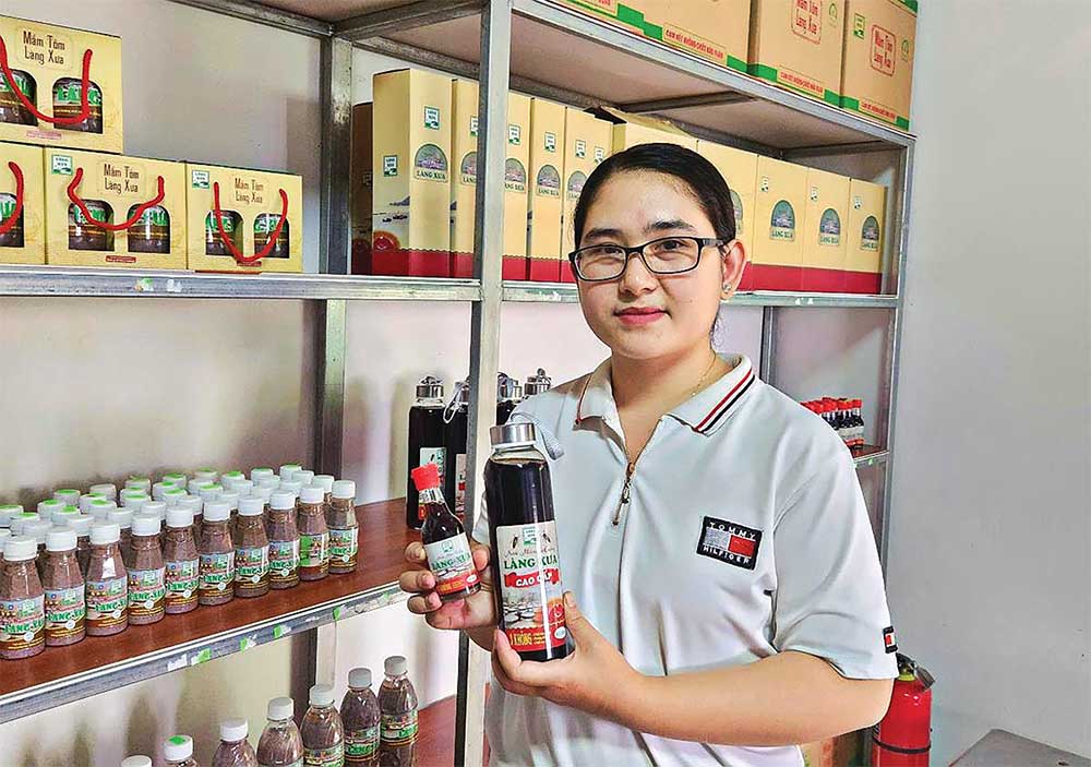 Thơ bày tỏ kỳ vọng có thể liên kết với nhiều hộ dân hơn nữa, từ đó hình thành khu chế xuất lớn hơn để lưu giữ giá trị quê hương khỏi mai một trước những biến động của thời gian và thị trường.