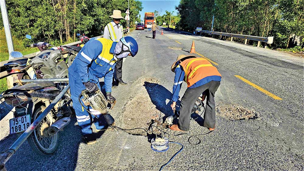 Kiểm toán Nhà nước đã yêu cầu khắc phục một số lỗi trong hoạt động bảo trì đường bộ (Ảnh: Trí Đức)