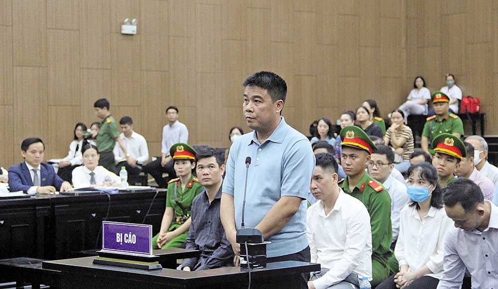 Nguyễn Văn Hậu, nguyên Chủ tịch Tập đoàn Phúc Sơn từng bị Tòa án Nhân dân TP. Hà Nội tuyên phạt tổng cộng  30 năm tù