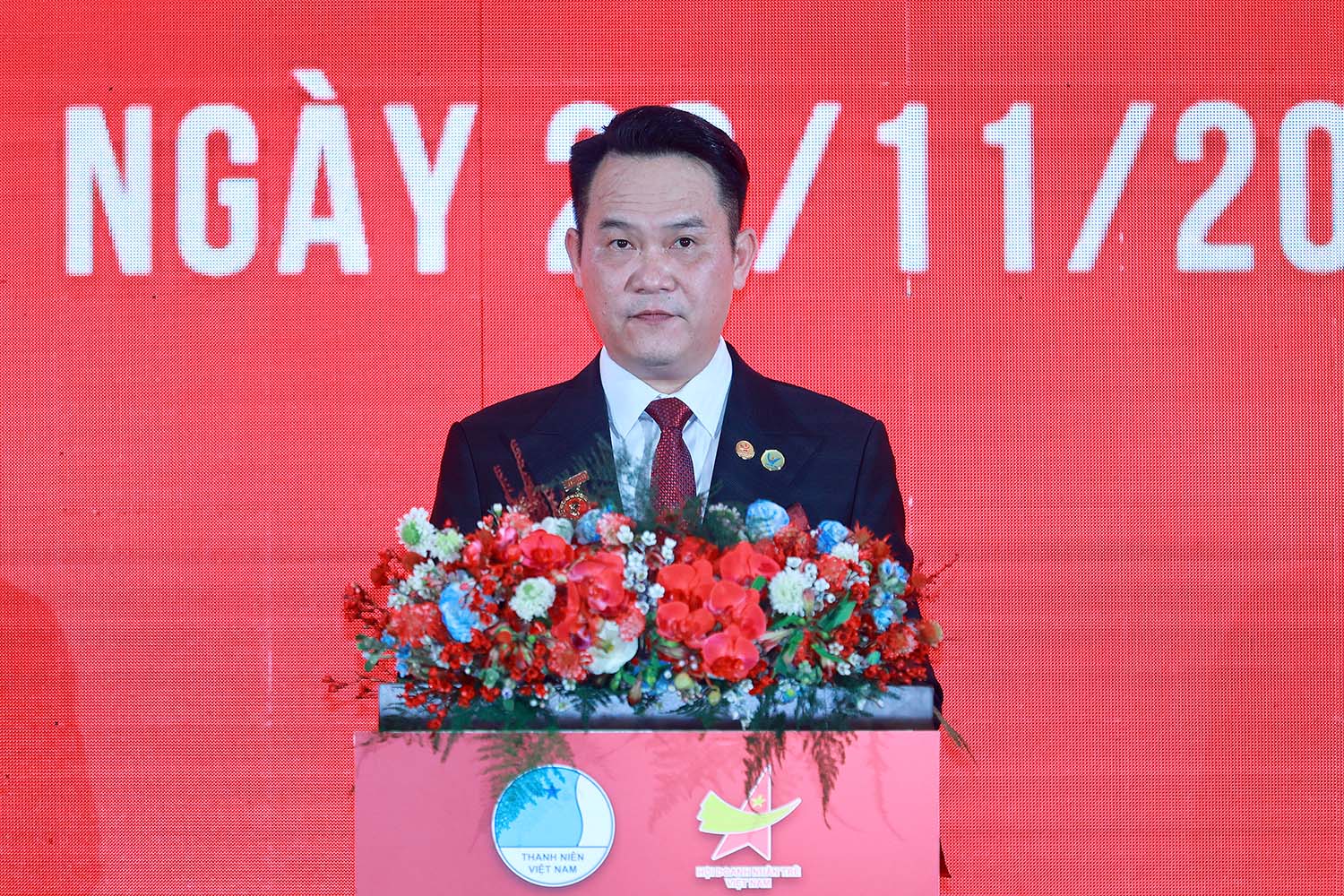 Theo ông Đặng Hồng Anh - Chủ tịch Hội doanh nhân trẻ Việt Nam, cách đây 26 năm, vào năm 1999, khi đất nước bước vào giai đoạn then chốt của công cuộc đổi mới, Giải thưởng Sao Đỏ ra đời - thể hiện tầm nhìn lịch sử. Bởi khi đó, xã hội vẫn còn mang nặng những định kiến, những cái nhìn chưa đầy đủ, chưa thiện cảm về giới doanh nhân. 