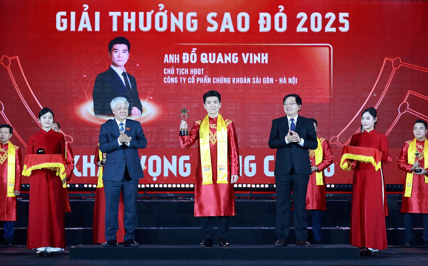 Anh Đỗ Quang Vinh, Chủ tịch Hội đồng quản trị, chứng khoán SHS; Phó Chủ tịch Hội đồng quản trị kiêm Phó Tổng Giám đốc, ngân hàng SHB