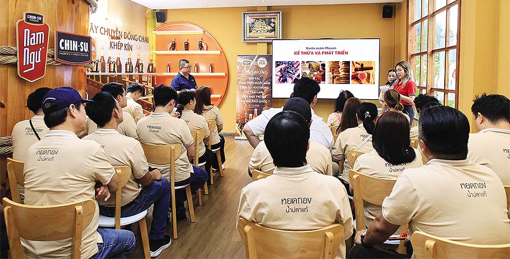 Tương ớt CHIN-SU xuất hiện hoành tráng tại khu phố ẩm thực Dotonbori (Osaka, Nhật Bản)